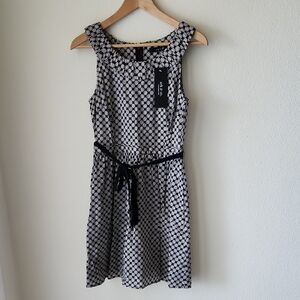 Ark & Co Black and White Daisy Flower Patterned Mini Dress Sz M NWT 100% Cotton